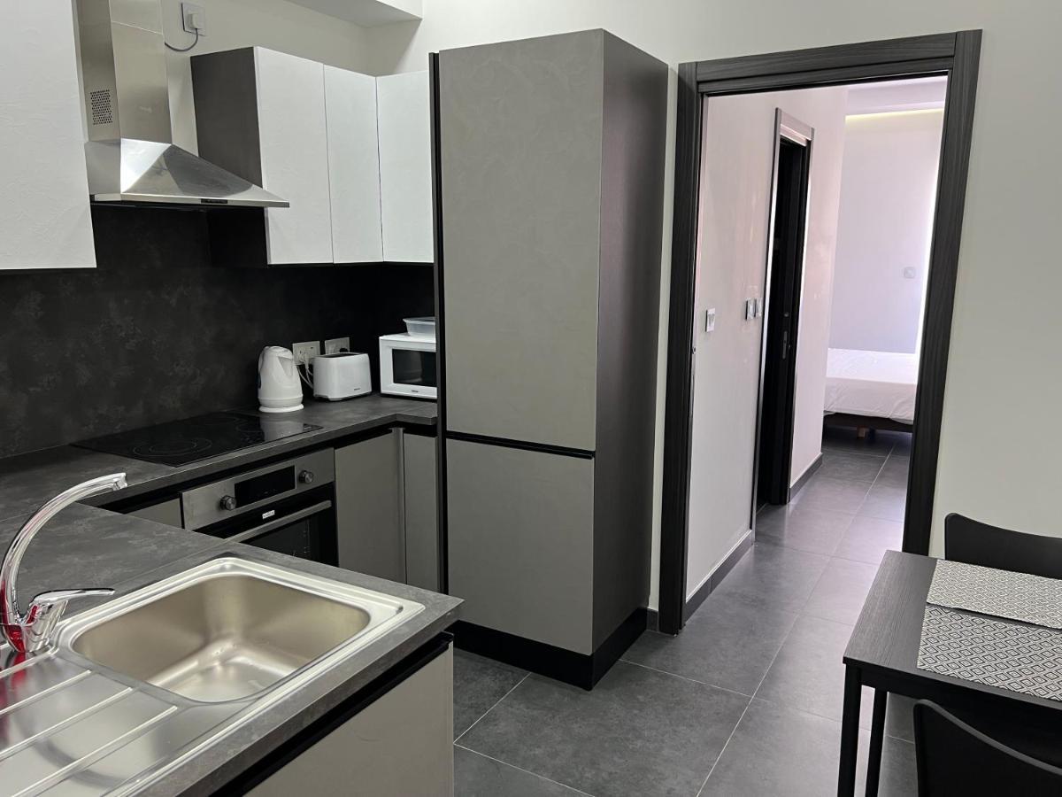 Cosy & Modern Top Floor 1-Bedroom Apartment خليج سانت بول المظهر الخارجي الصورة