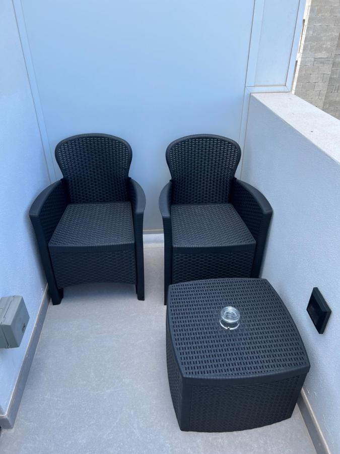 Cosy & Modern Top Floor 1-Bedroom Apartment خليج سانت بول المظهر الخارجي الصورة