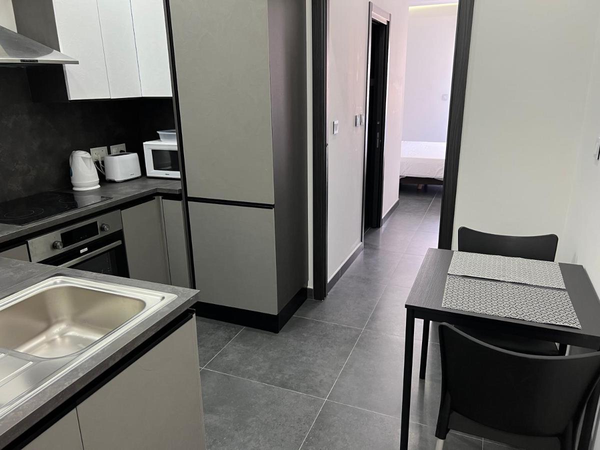 Cosy & Modern Top Floor 1-Bedroom Apartment خليج سانت بول المظهر الخارجي الصورة