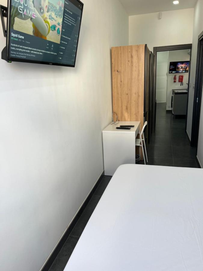 Cosy & Modern Top Floor 1-Bedroom Apartment خليج سانت بول المظهر الخارجي الصورة