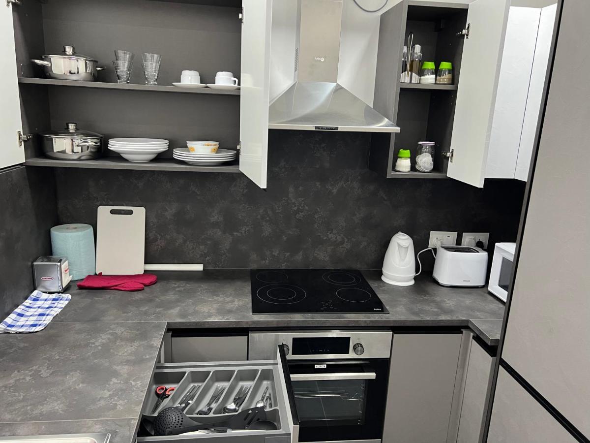 Cosy & Modern Top Floor 1-Bedroom Apartment خليج سانت بول المظهر الخارجي الصورة