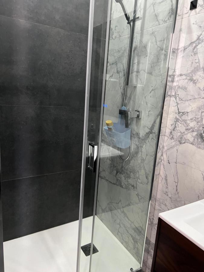 Cosy & Modern Top Floor 1-Bedroom Apartment خليج سانت بول المظهر الخارجي الصورة