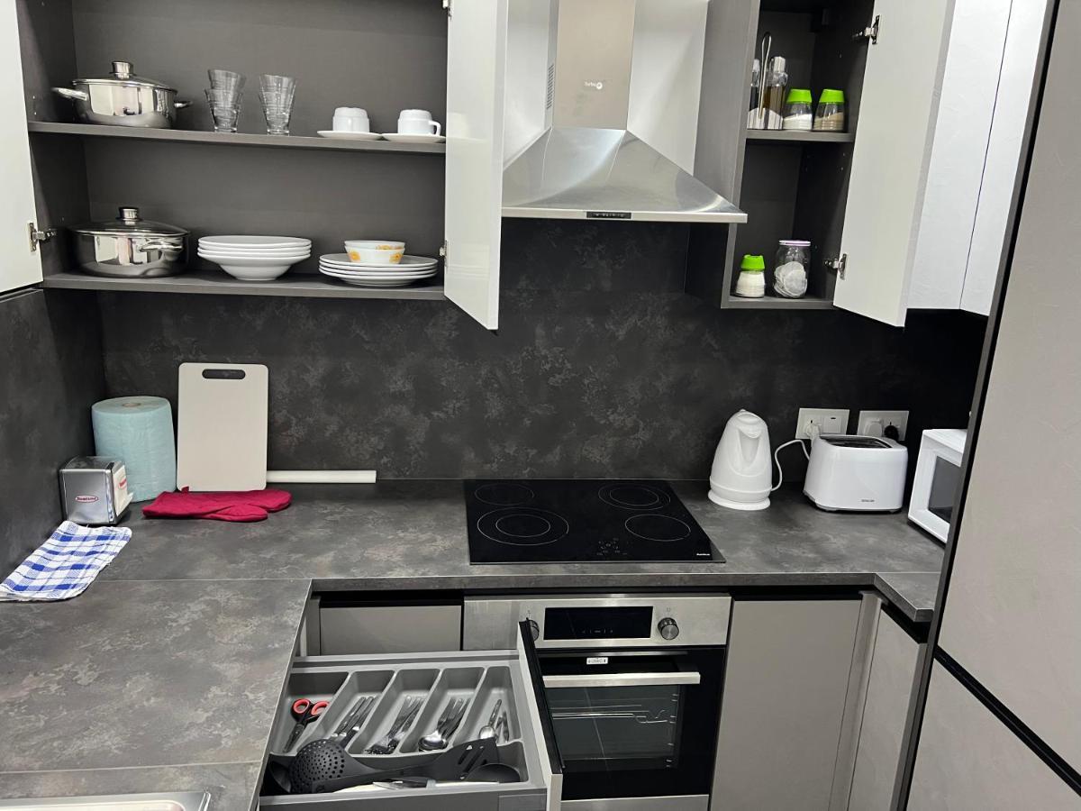 Cosy & Modern Top Floor 1-Bedroom Apartment خليج سانت بول المظهر الخارجي الصورة
